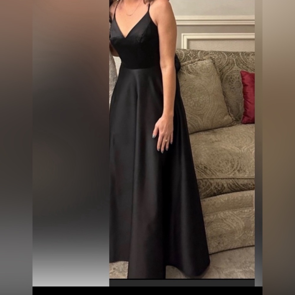 David’s Bridal dress bholdn $220 size 2 satin TTS black tie weddings formal gala